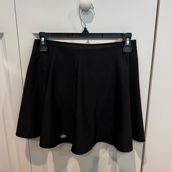 ALO Yoga Dresses & Skirts - ALO Yoga Down the Line Tennis Skirt